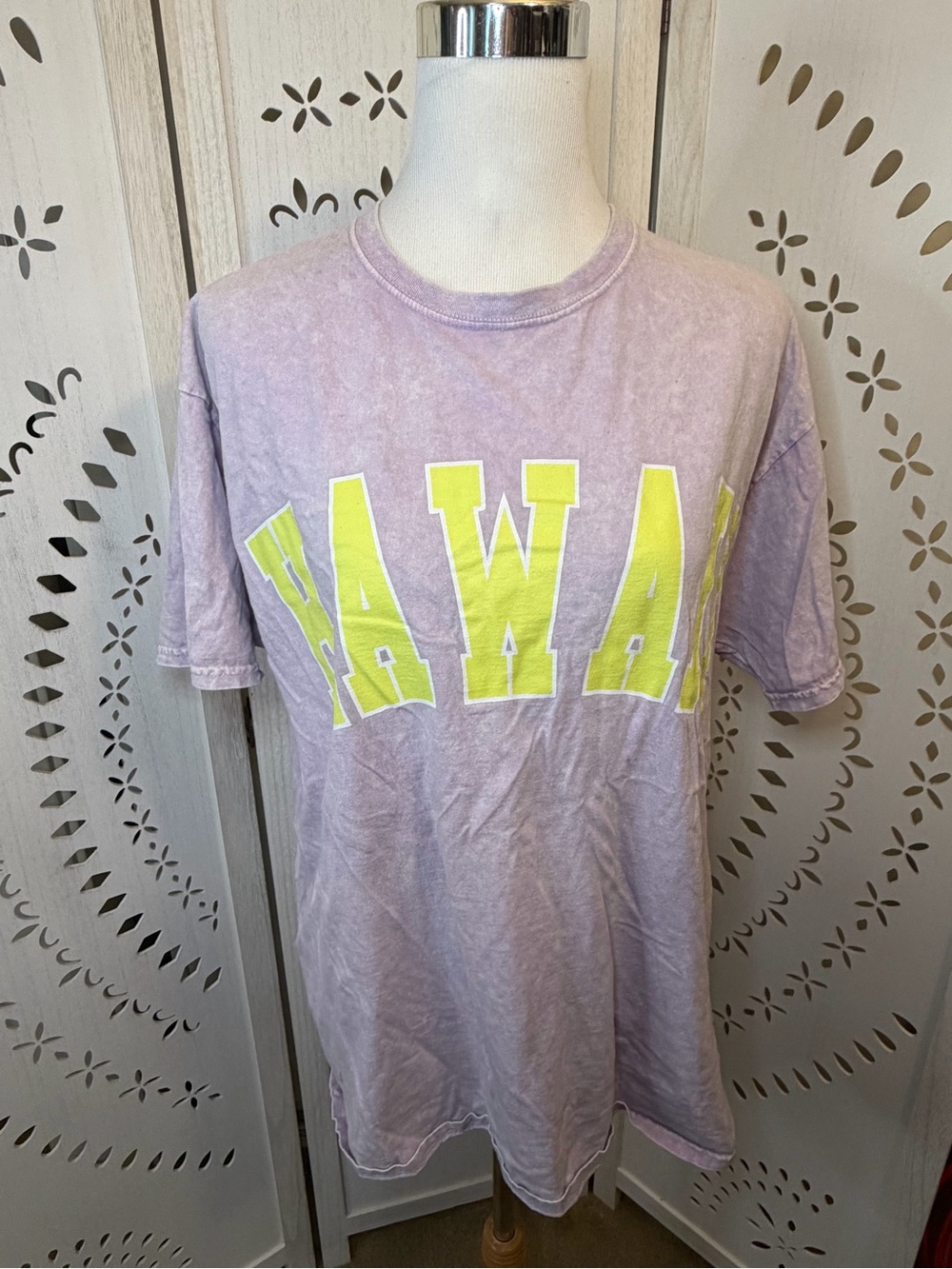 Hawaii Lavender Graphic Tee with Yellow Print